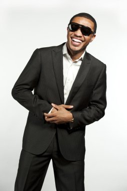 Mutlu kalça ve Trendy resmi siyah erkek