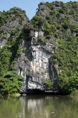 Tam Coc mağara girişi