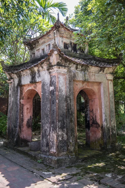 Temple Inside Hoa Lu — стокове фото