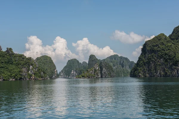 Clear Sky on Ha Long Bay — Stock Photo, Image