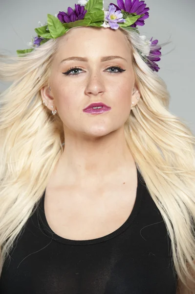 Vacker blond ung modell — Stockfoto