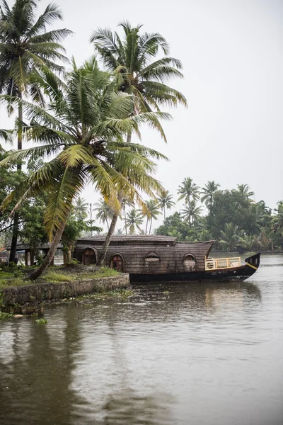 Beautiful Houseboats on Lake — Stock Photo, Image