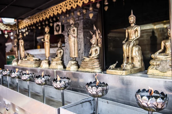Идолы Будды в Дои Сутхэпе — стоковое фото