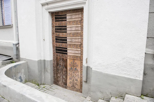 Ancient Door Of A Commercial Building — Stock Photo, Image