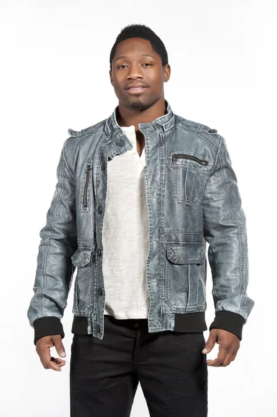 Černý muž v ležérní životní styl oblečení — Stock fotografie