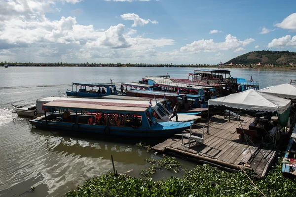 Resor båtar på Siem Reap — Stockfoto