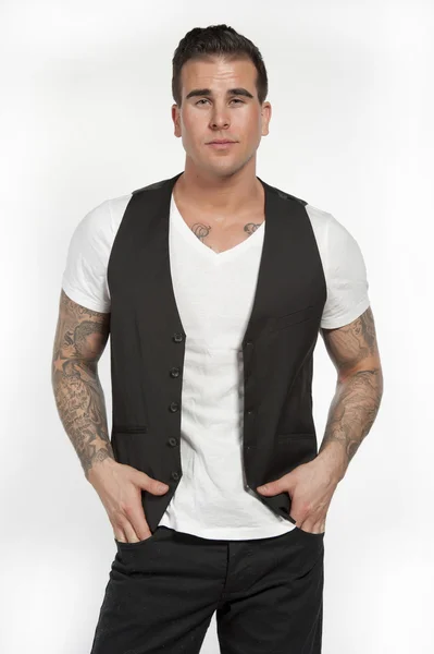 Homme attrayant blanc en gilet noir — Photo