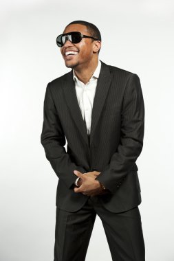 Mutlu kalça ve Trendy resmi siyah erkek