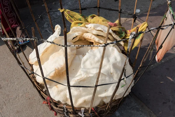 Papadums nel carrello — Foto Stock