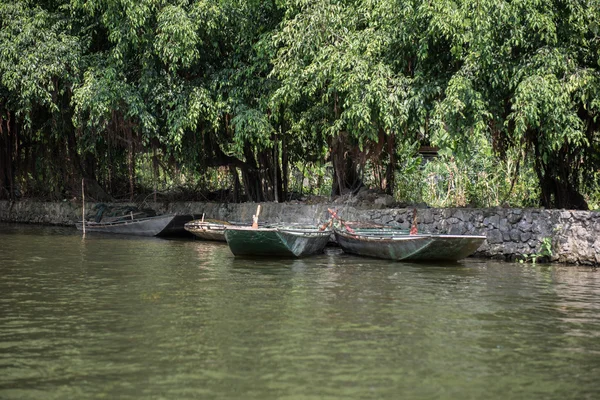 Empty Boats on Lake — Stock Photo, Image