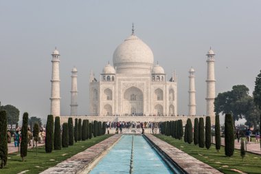 Taj Mahal ve yansıtan havuzu