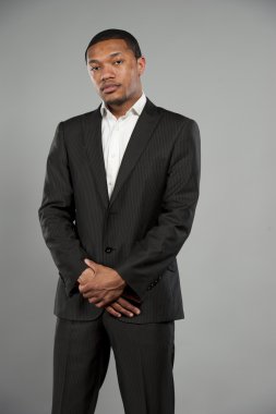 Siyah erkek takım elbise