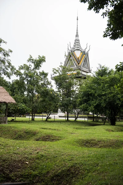 Кхмерские могилы — стоковое фото