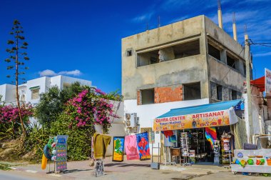 Hammamet, Tunus - Ekim 2014: Gecekondu sokak 6 Ekim 2014 tarihinde kalıntıları ile