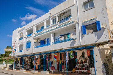 Hammamet, Tunus - Ekim 2014: 6 Ekim 2014 tarihinde çarşı ile Medine taş antik duvar