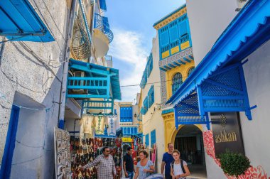 Hammamet, Tunus - Ekim 2014: 6 Ekim 2014 tarihinde çarşı ile Medine taş antik duvar