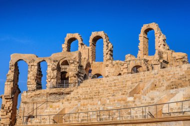 Kuzey Afrika 'daki en büyük stadyumun kalıntıları. El Jem, Tunus, UNESCO