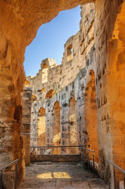 Kuzey Afrika 'daki en büyük stadyumun kalıntıları. El Jem, Tunus, UNESCO