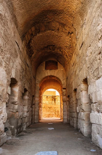 Korytarz w ruiny największego Koloseum, Afryki Północnej. El Jem, Tunezja, Unesco — Zdjęcie stockowe