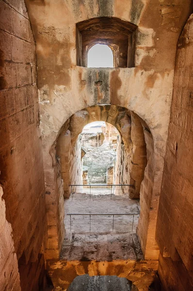 Łuk w ruinach największego Koloseum, Afryki Północnej. El Jem, Tunezja, Unesco — Zdjęcie stockowe
