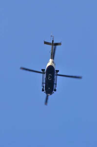 Frankfurt am Main, Duitsland - 18 maart 2015: Politie helikopter, Demonstr — Stockfoto