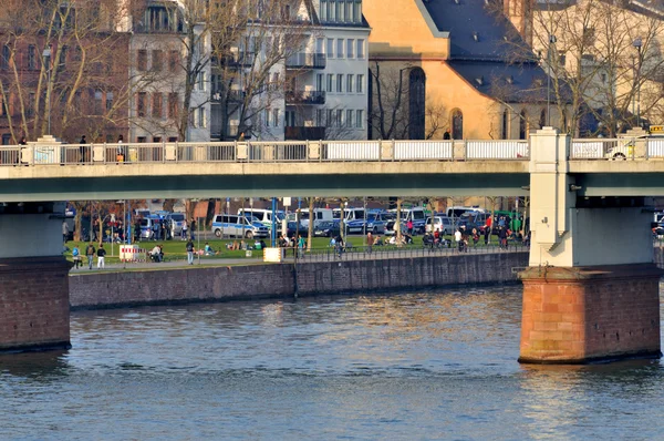 Frankfurt am Main, Duitsland - 18 maart 2015: Politie auto's, demonstratie — Stockfoto