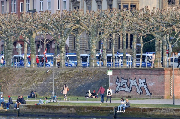 Frankfurt nad Menem, Niemcy - 18 marca 2015: Wozów policyjnych, pokaz — Zdjęcie stockowe