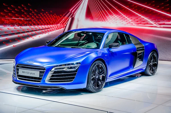 MOSCOW, RUSSIA - AUG 2012: AUDI R8 V10 PLUS presented as world premiere at the 16th MIAS (Moscow International Automobile Salon) on August 30, 2012 in Moscow, Russia — Stock Photo, Image