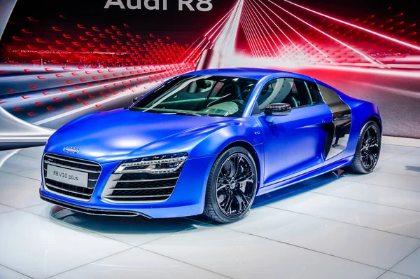 MOSCOW, RUSSIA - AUG 2012: AUDI R8 V10 PLUS presented as world premiere at the 16th MIAS (Moscow International Automobile Salon) on August 30, 2012 in Moscow, Russia — 스톡 사진