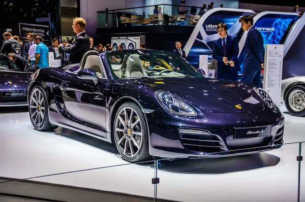 MOSCÚ, RUSIA - AGO 2012: PORSCHE BOXSTER S 981 presentado como estreno mundial en el 16º MIAS (Salón Internacional del Automóvil de Moscú) el 30 de agosto de 2012 en Moscú, Rusia — Foto de Stock