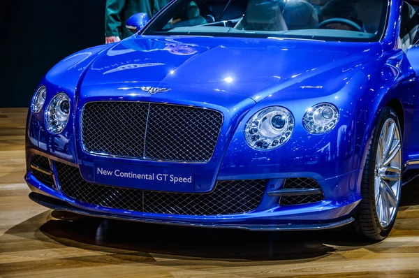 MOSCOW, RÚSSIA - AGO 2012: BENTLEY CONTINENTAL GT SPEED 2ND GENERATION apresentado como estréia mundial no 16th MIAS (Moscow International Automobile Salon) em 30 de agosto de 2012 em Moscou, Rússia — Fotografia de Stock