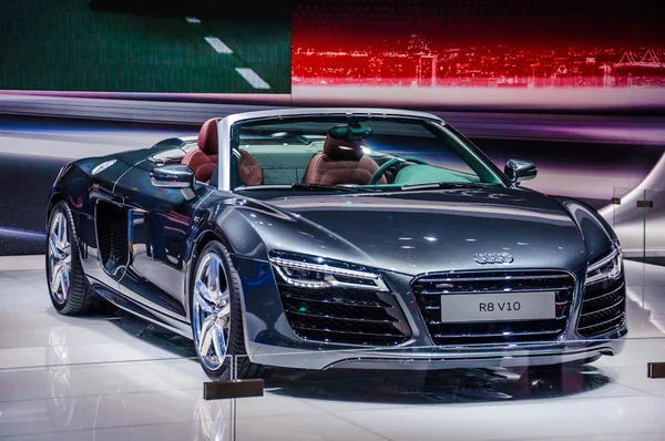 MOSCOU, RUSSIE - AOÛT 2012 : AUDI R8 SPYDER V10 présenté en première mondiale au 16ème MIAS (Salon International de l'Automobile de Moscou) le 30 août 2012 à Moscou, Russie — Photo