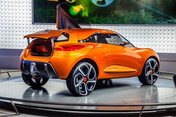 MOSCOW, RUSSIA - AUG 2012: RENAULT CAPTUR CONCEPT presented as world premiere at the 16th MIAS (Moscow International Automobile Salon) on August 30, 2012 in Moscow, Russia — Zdjęcie stockowe