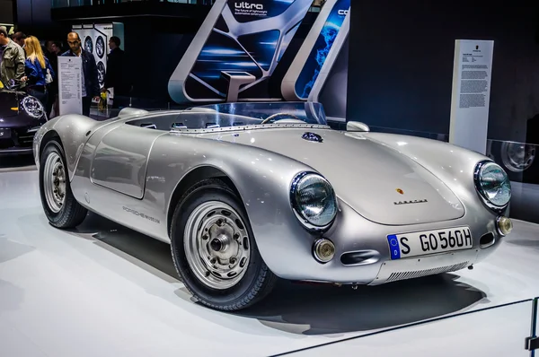 MOSCOW, RUSSIA - AUG 2012: PORSCHE SPYDER 550 presented as world premiere at the 16th MIAS (Moscow International Automobile Salon) on August 30, 2012 in Moscow, Russia — Stok fotoğraf
