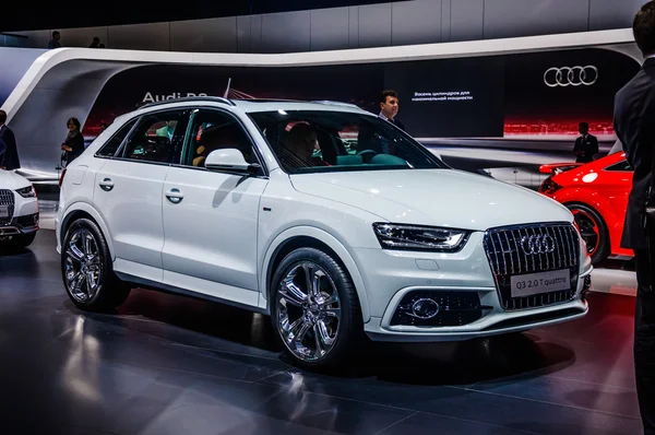 MOSCOW, RÚSSIA - AGO 2012: AUDI Q3 2.0 T QUATTRO apresentado como estreia mundial no 16th MIAS (Moscow International Automobile Salon) em 30 de agosto de 2012 em Moscou, Rússia — Fotografia de Stock