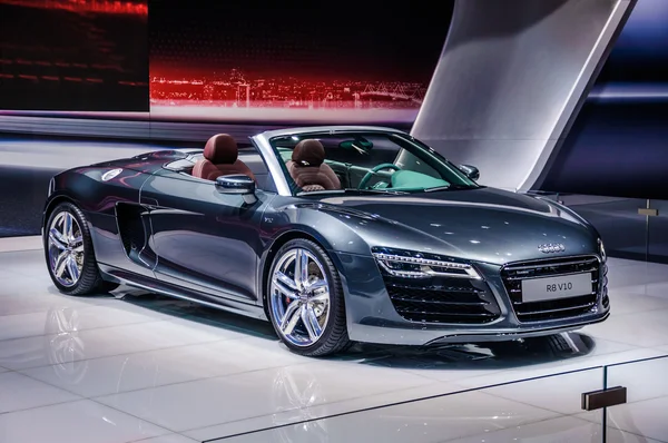 MOSCOW, RUSSIA - AUG 2012: AUDI R8 SPYDER V10 presented as world premiere at the 16th MIAS (Moscow International Automobile Salon) on August 30, 2012 in Moscow, Russia — Stock Photo, Image