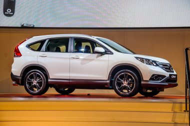 MOSCOW, RUSSIA - AUG 2012: HONDA CR-V 4. GENERATION 30 Ağustos 2012 tarihinde Moskova, Rusya 'da 16. MIAS Moskova Uluslararası Otomobil Salonu' nda dünya prömiyeri olarak sunuldu