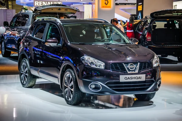 MOSCOW, RUSSIA - AUG 2012: NISSAN QASHQAI presented as world premiere at the 16th MIAS Moscow International Automobile Salon on August 30, 2012 in Moscow, Russia — Zdjęcie stockowe