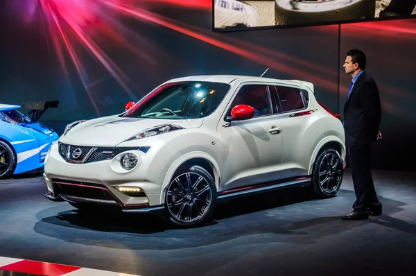 MOSCOW, RUSSIA - AUG 2012: NISSAN JUKE YF15 presented as world premiere at the 16th MIAS Moscow International Automobile Salon on August 30, 2012 in Moscow, Russia — Stockfoto