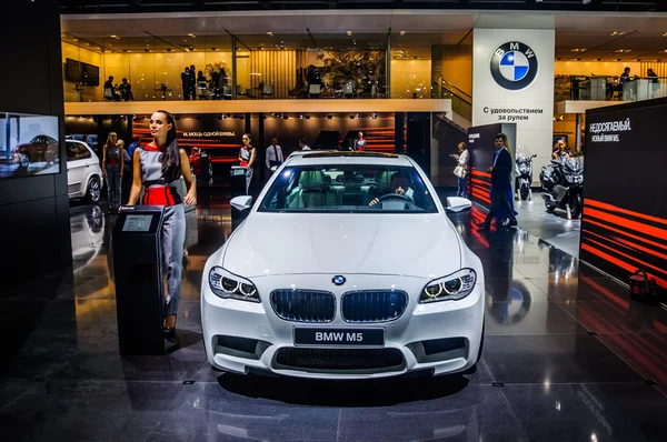 MOSCOW, RUSSIA - AUG 2012: BMW 5ER F10 F11 presented as world premiere at the 16th MIAS Moscow International Automobile Salon on August 30, 2012 in Moscow, Russia — 图库照片