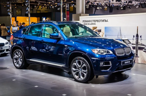 MOSCOW, RUSSIA - AUG 2012: BMW X6 E71 presented as world premiere at the 16th MIAS Moscow International Automobile Salon on August 30, 2012 in Moscow, Russia — Stockfoto