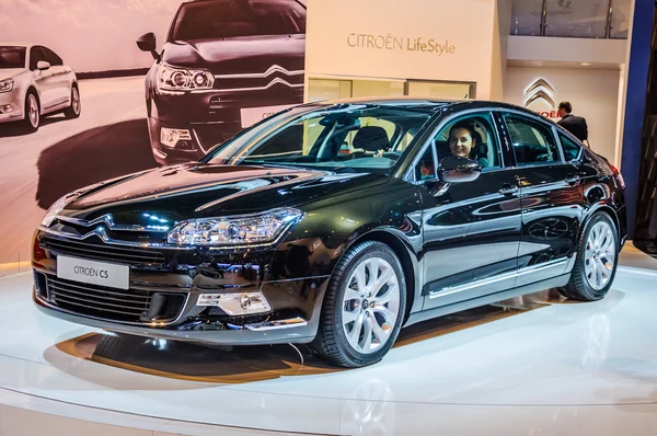 MOSCOW, RUSSIA - AUG 2012: CITROEN C5 2ND GENERATION presented as world premiere at the 16th MIAS Moscow International Automobile Salon on August 30, 2012 in Moscow, Russia — Stock fotografie