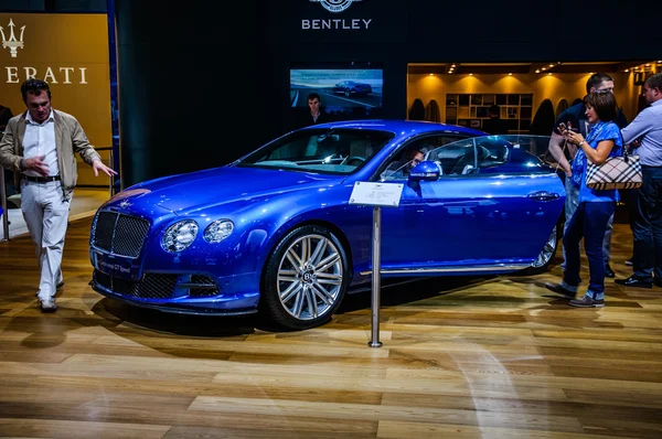 MOSCÚ, RUSIA - AGO 2012: BENTLEY CONTINENTAL GT SPEED 2ND GENE — Foto de Stock