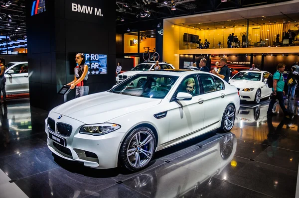 MOSCA, RUSSIA - AGOSTO 2012: BMW 5ER F10 F11 presentato come world pr — Foto Stock