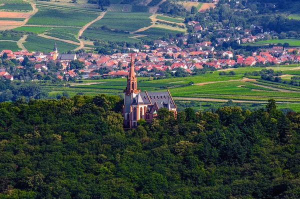 Katholische kirche bei bingen am rhein und rüdesheim, rheinland-p — Stockfoto