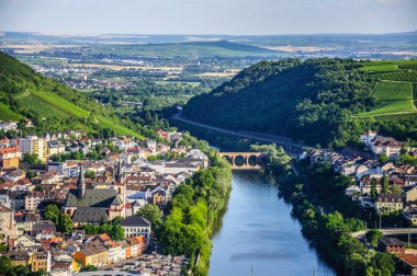Bingen am Rhein ve Rhine Nehri, Rheinland-Pfalz, Almanya