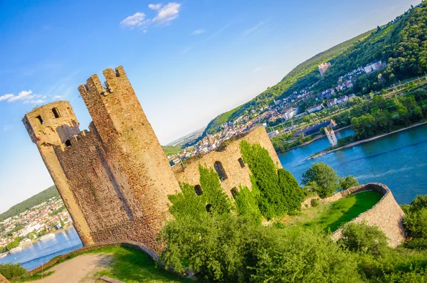 Ren Nehri yakınındaki Ruedesheim EHRENFELS kalesinde — Stok fotoğraf