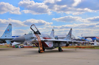 Moskova, Rusya - Ağustos 2015: savaş uçağı Mig-29 Fulcrum prese