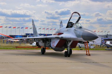 Moskova, Rusya - Ağustos 2015: savaş uçağı Mig-29 Fulcrum prese