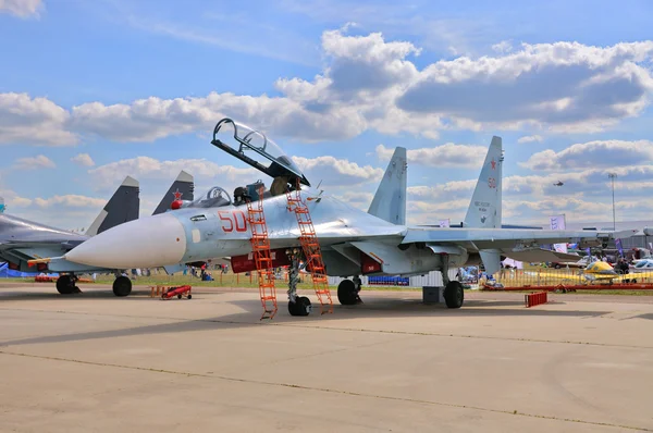 MOSCÚ, RUSIA - AGO 2015: aviones de combate Su-30 Flanker-C pres — Foto de Stock